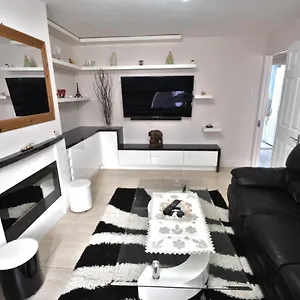  Apartment Immaculate 2-bed In By River United Kingdom