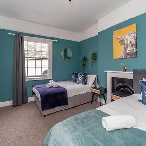  Apartment Seafront Three Bedroom House With Court Yard Sleep 8 Guests United Kingdom