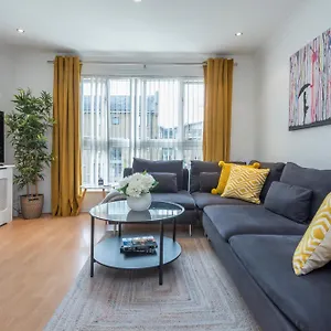  Apartment 2 Bed Town House With Garden In Hackney, United Kingdom